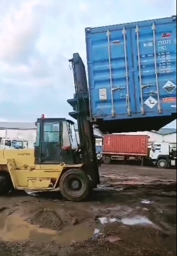 Chariot porte conteneur